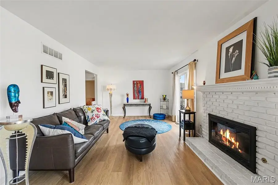 1554 Charlemont Drive, Chesterfield, MO 63017 - Image #2