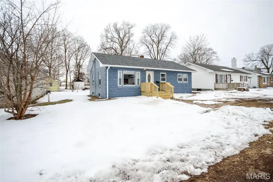 304 Dorothy Street, Jerseyville, IL 62052 - #2