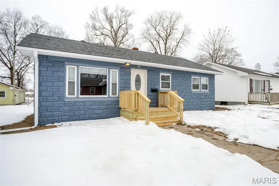 304 Dorothy Street, Jerseyville, IL 62052 - #3