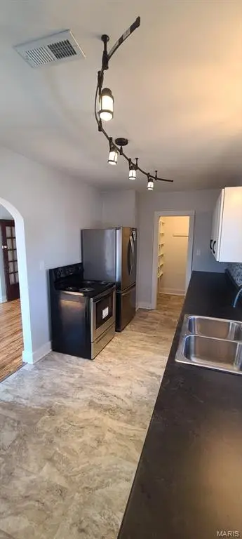 311 W Chester Street, Pinckneyville, IL 62274 - #3