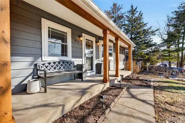 913 Crestland Drive, Ballwin, MO 63011