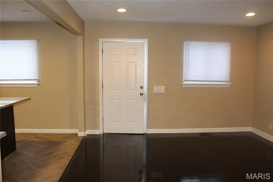 4475 N Taylor Avenue, Saint Louis, MO 63115 - Image #2