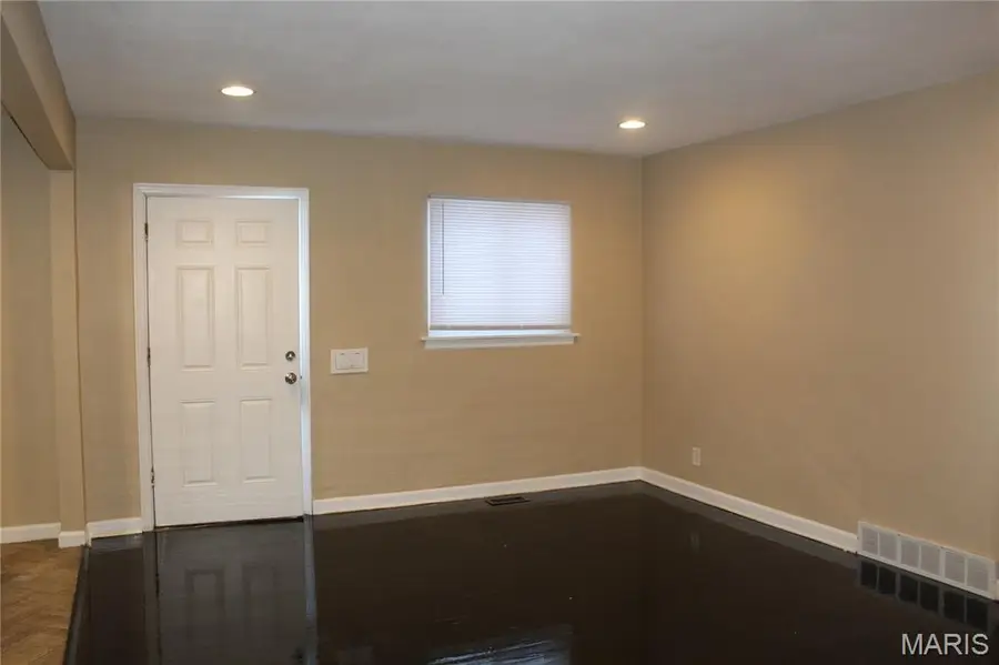 4475 N Taylor Avenue, Saint Louis, MO 63115 - Image #3