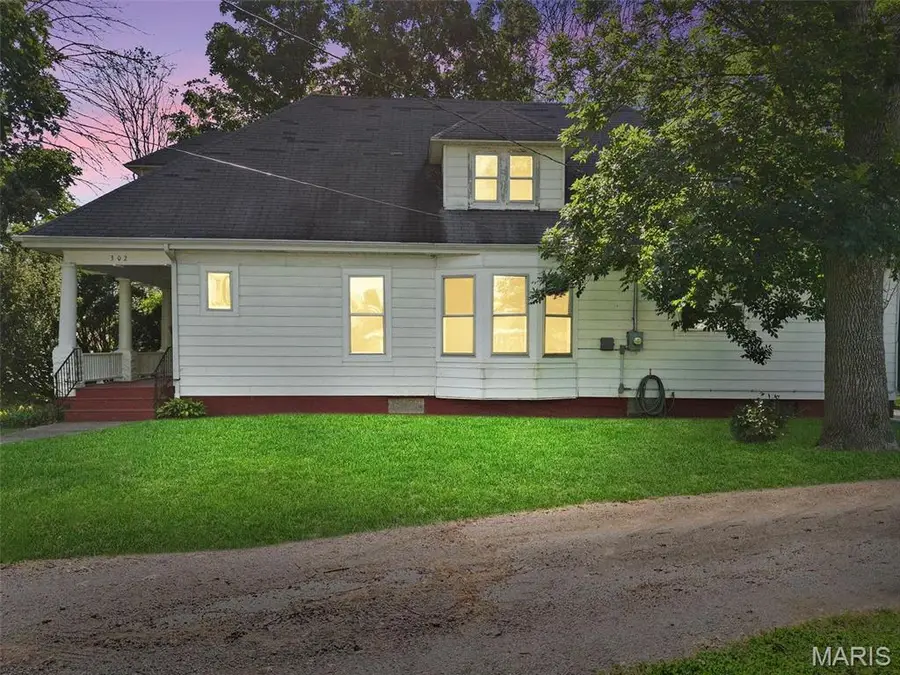 302 E Walsh Street, Montgomery City, MO 63361 - #2