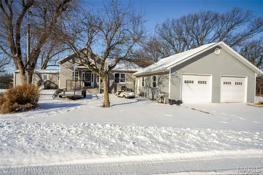 1272 NE 700 Avenue, Roodhouse, IL 62082 - #2