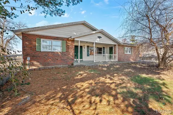 607 S Main Street, Sorento, IL 62086