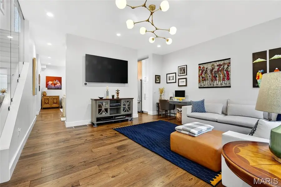 215 N Sarah Street #7, Saint Louis, MO 63108 - #3