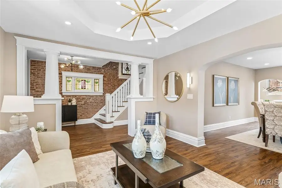 5849 De Giverville Avenue, Saint Louis, MO 63112 - #2