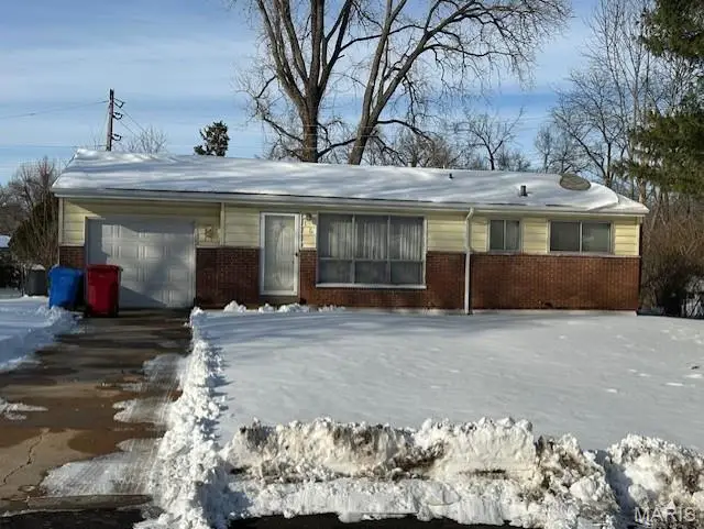 16 Montclair Court, Florissant, MO 63033 - Image #1