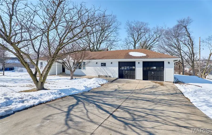 1015 Dingledine Road, Saint Charles, MO 63304 - Image #2