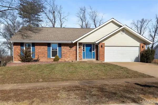 1039 Treeline Court, Manchester, MO 63021