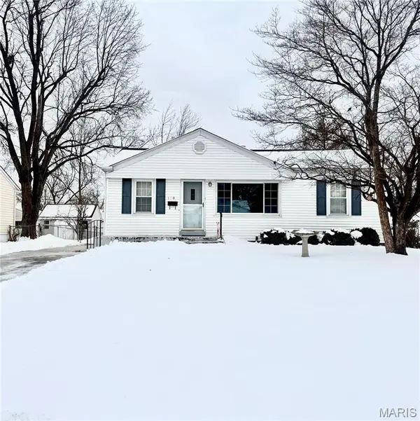 190 Saint Baptista Lane, Florissant, MO 63031