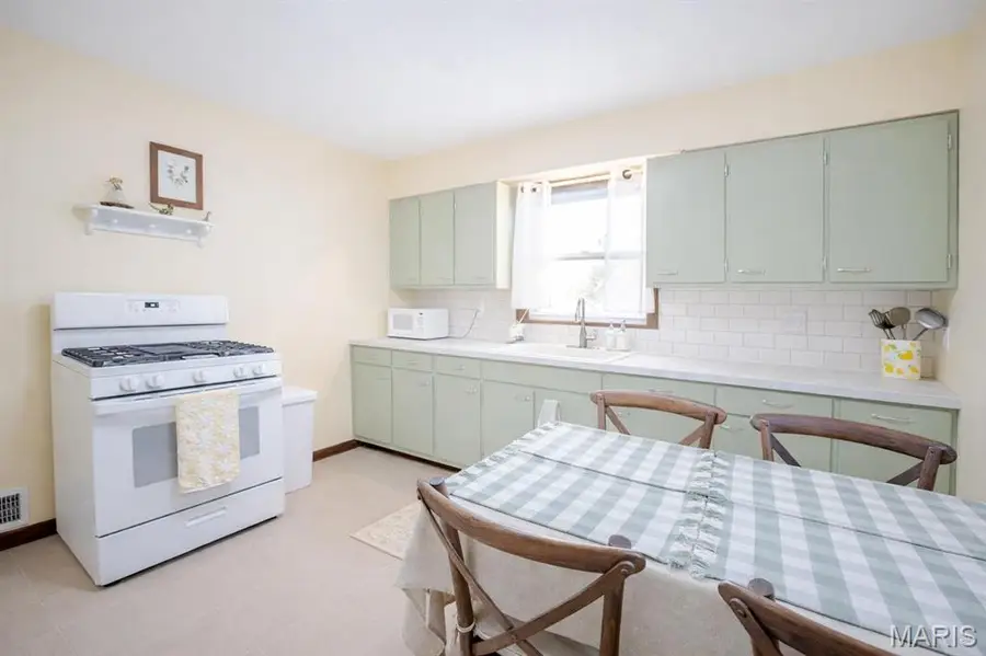 319 E Schuetz Street, Lebanon, IL 62254 - Image #2