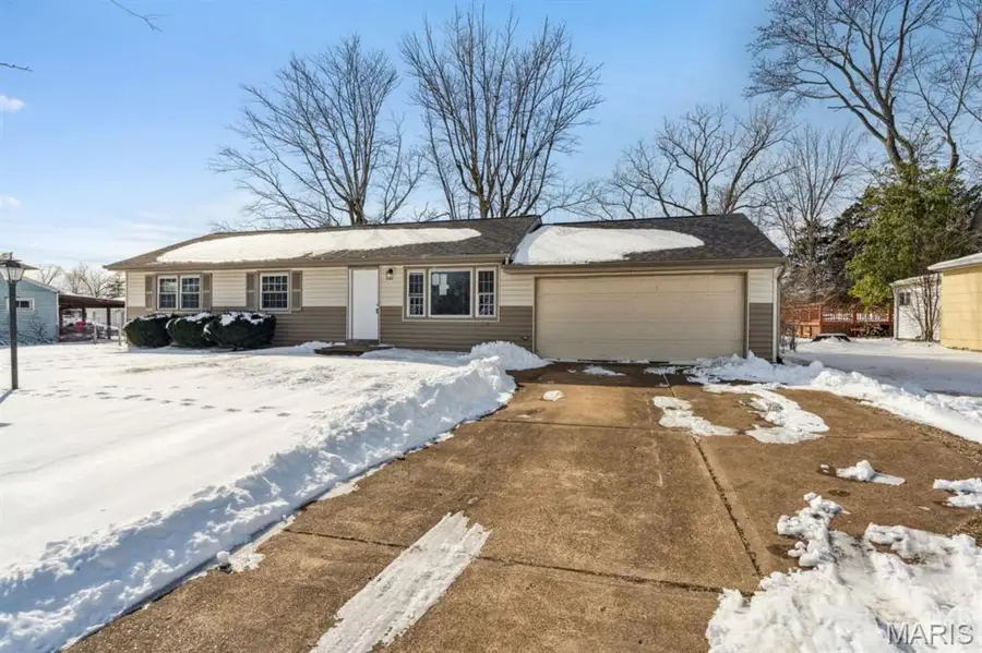 10008 Meadowfield Lane, Saint Louis, MO 63128 - #2