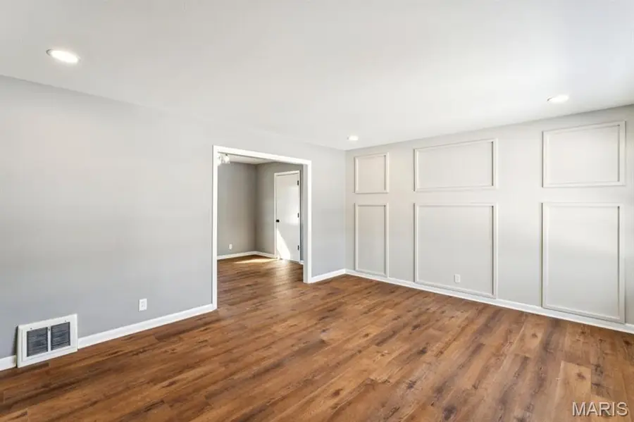 10008 Meadowfield Lane, Saint Louis, MO 63128 - #3