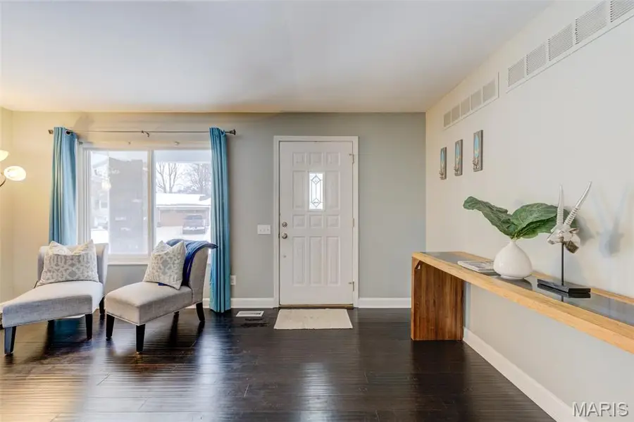 12240 Spring Place Court, Maryland Heights, MO 63043 - #2