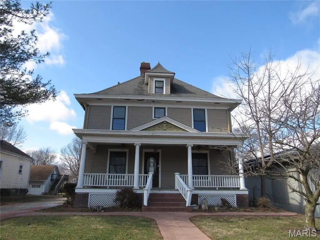 268 N Broad Street, Carlinville, IL 62626 - #1