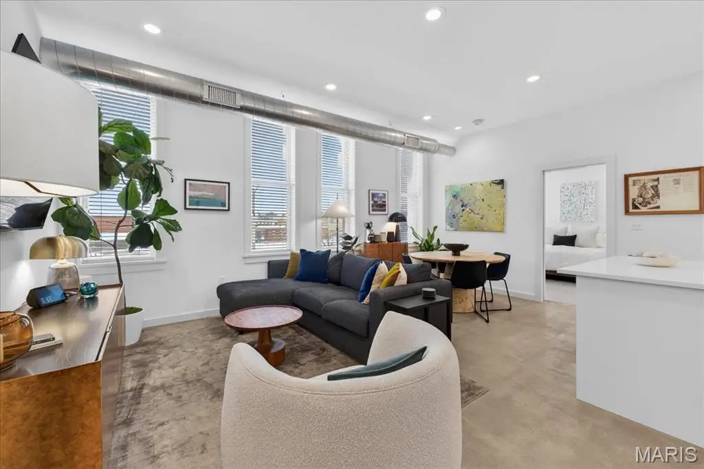 3842 Olive Street #2, Saint Louis, MO 63108 - #1