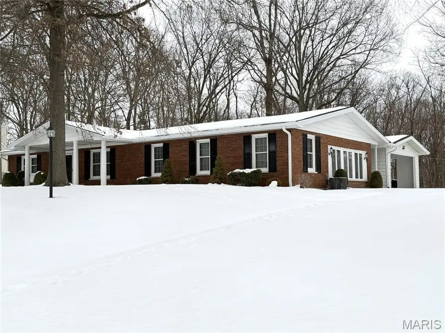 5 Spring Hill Drive, Greenville, IL 62246 - #2