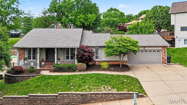5813 Amber Place Drive, St Louis, MO 63128