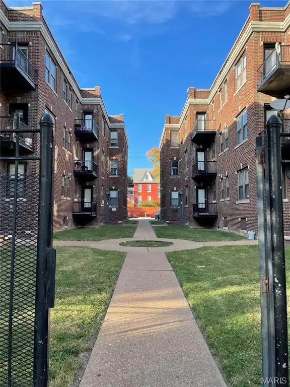 5841 Cabanne, St Louis, MO 63112