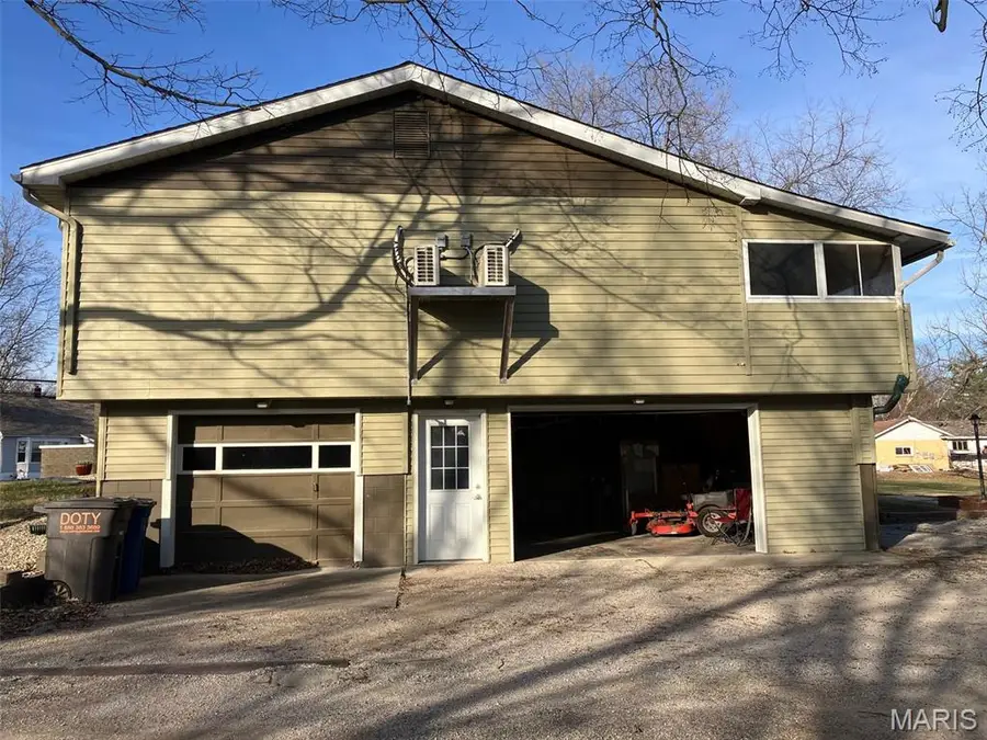 920 E Beaumont Avenue, Greenville, IL 62246 - #2