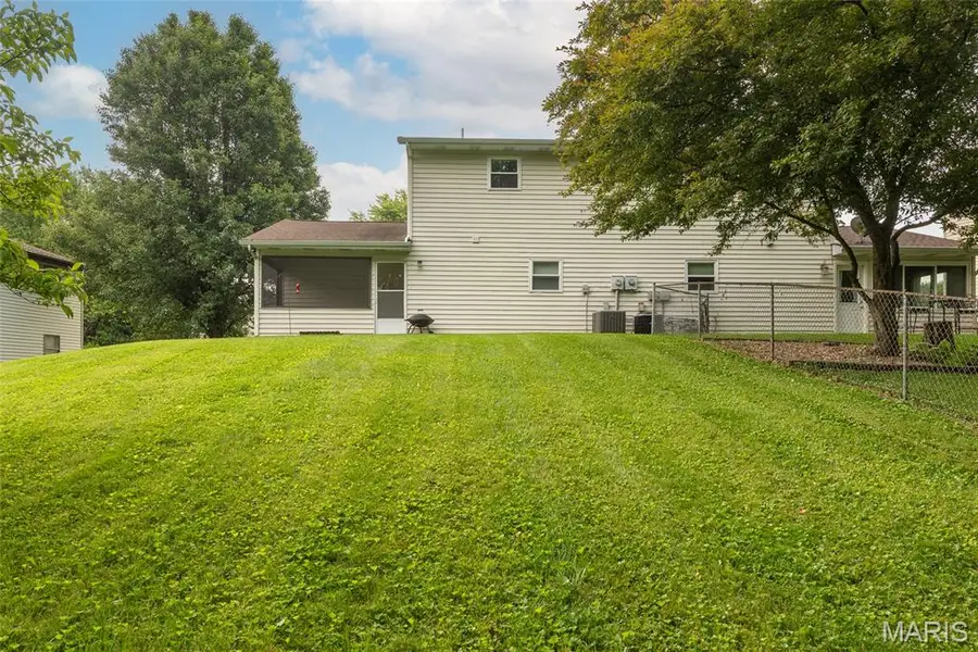 518 Bargraves Boulevard #B, Troy, IL 62294 - #3