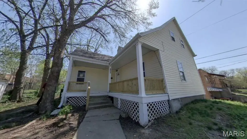 807 Broadway, Jefferson City, MO 65101 - #1
