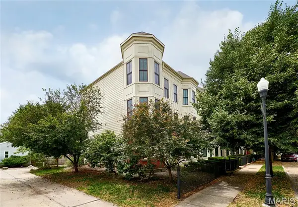 3432 Civic Green Drive, St Charles, MO 63301