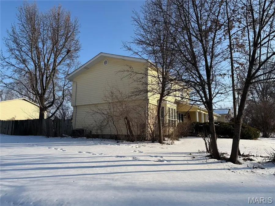 832 Summerview Drive, Saint Charles, MO 63304 - Image #3