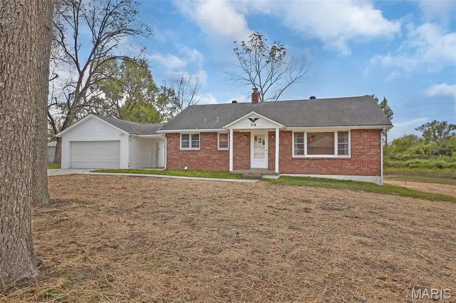 316 Harding Avenue, Maryland Heights, MO 63043 - #2