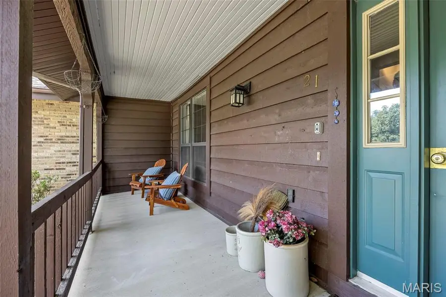 21 Ravenwood Court, Lake Saint Louis, MO 63367 - #3