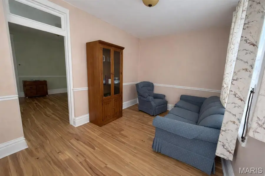 5512 Columbia Avenue, Saint Louis, MO 63139 - #2