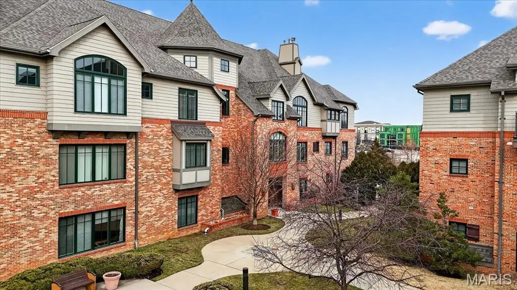 127 E Clinton Place #1B, Kirkwood, MO 63122 - #1