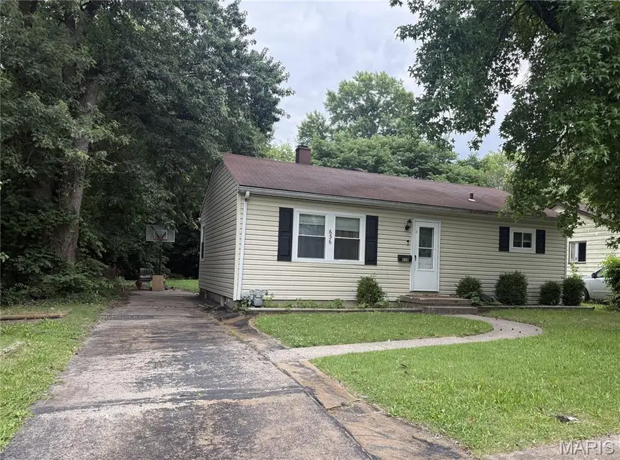 636 Royal Heights Road, Belleville, IL 62226 - #2