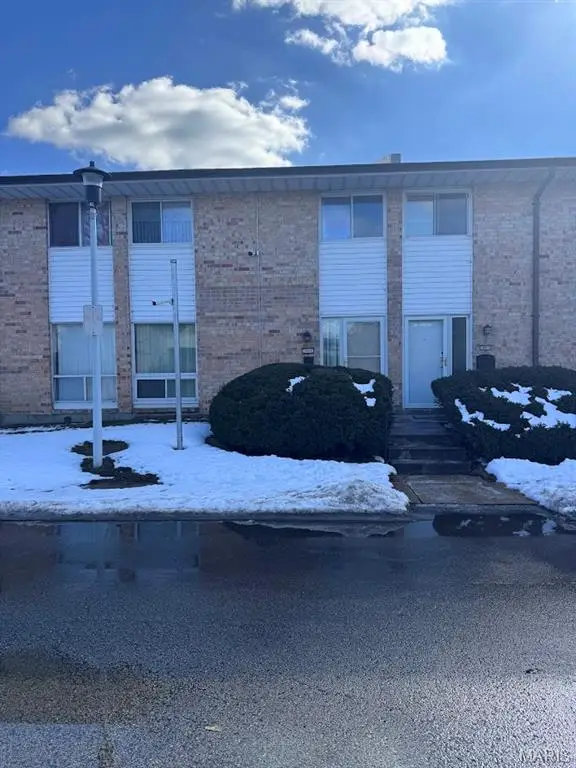 10008 Sakura Drive, Unincorporated, MO 63128