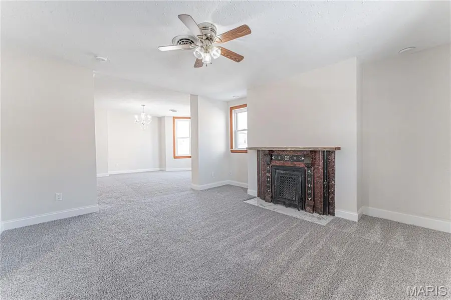 221 W Miller Street, De Soto, MO 63020 - #2