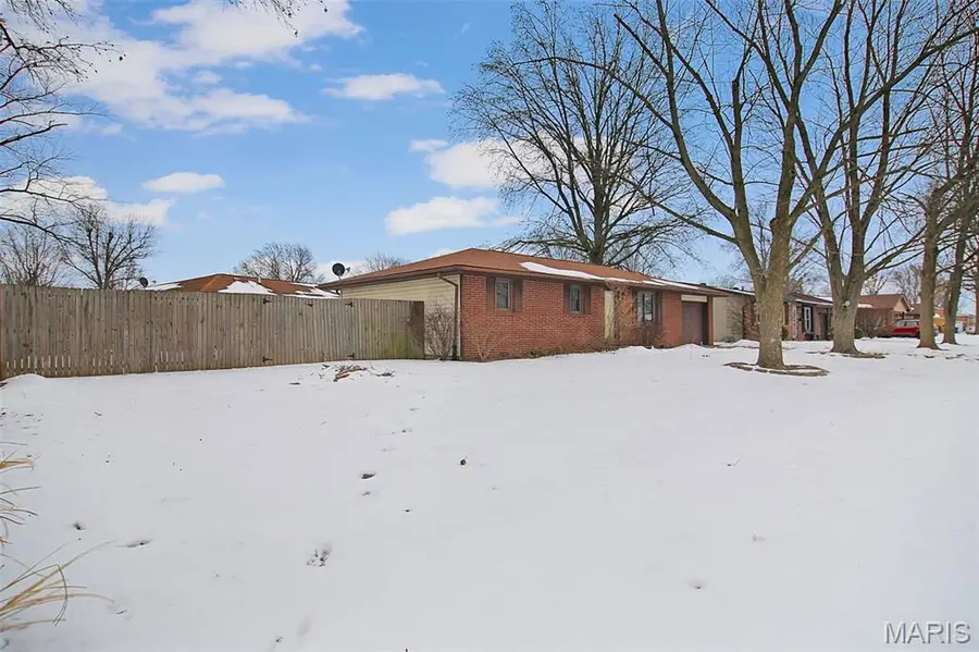 401 Georgia Street, Bethalto, IL 62010 - #2