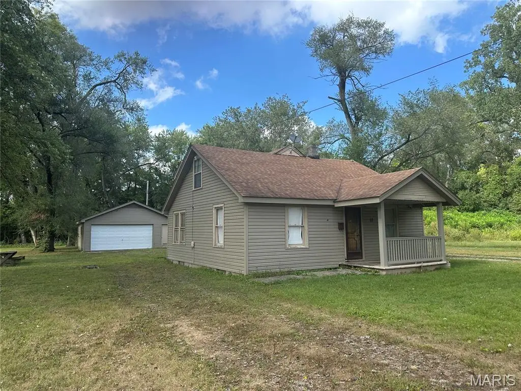 61 Jarvis Place, East Saint Louis, IL 62207 - #1