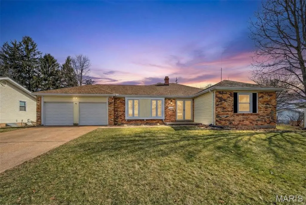 5881 Sir Edward Lane, Florissant, MO 63033 - #1