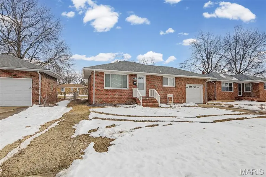 629 Leslie Avenue, Wood River, IL 62095 - #2