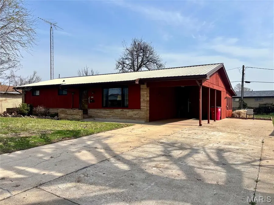 604 Maple Street, Sikeston, MO 63801 - #3