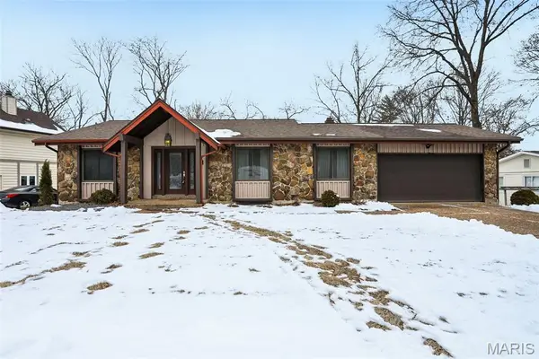 11 Champagne Drive, Lake St Louis, MO 63367