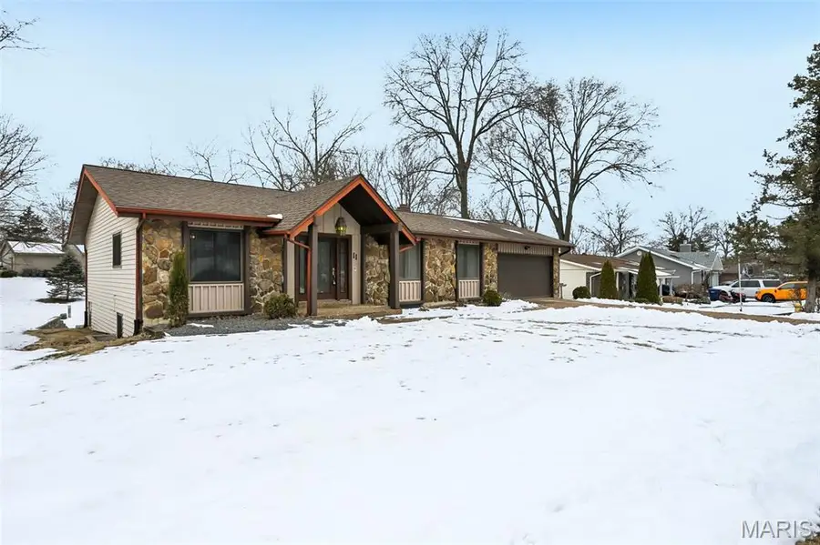 11 Champagne Drive, Lake Saint Louis, MO 63367 - #2