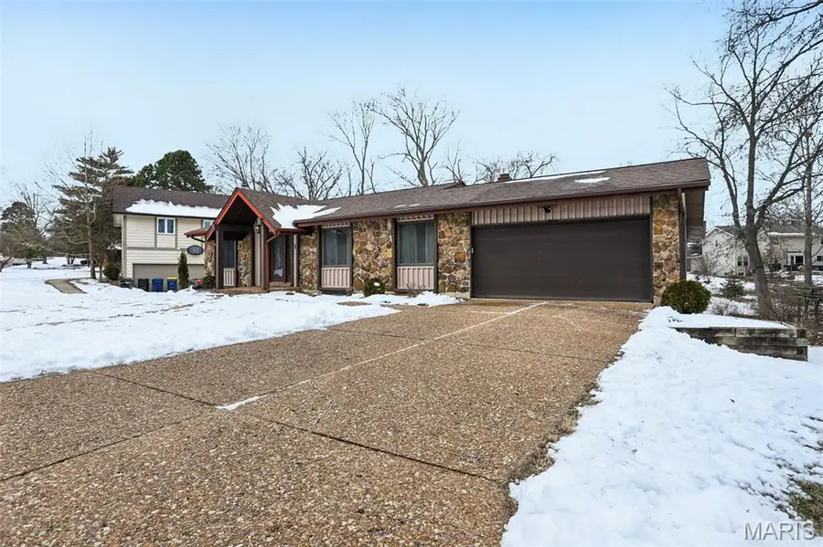 11 Champagne Drive, Lake Saint Louis, MO 63367 - #3