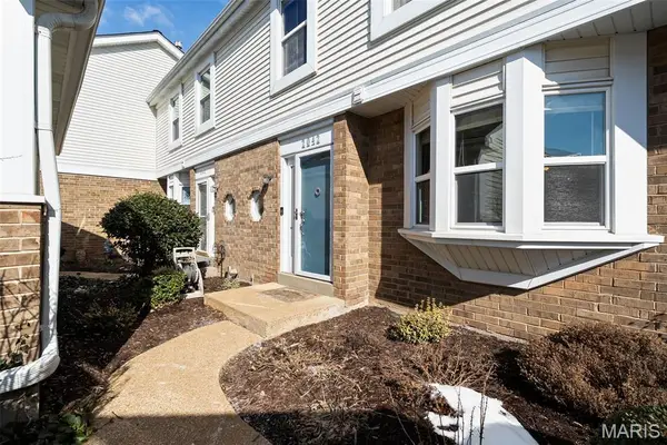 2042 Kentmore Lane, Chesterfield, MO 63017