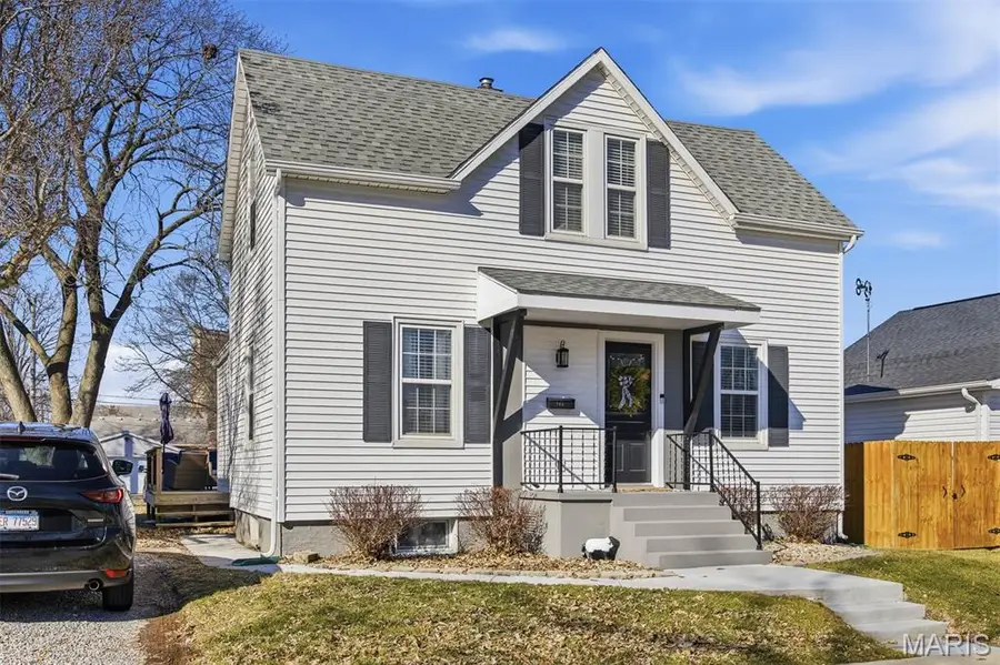 704 Pine Street, Highland, IL 62249 - #3