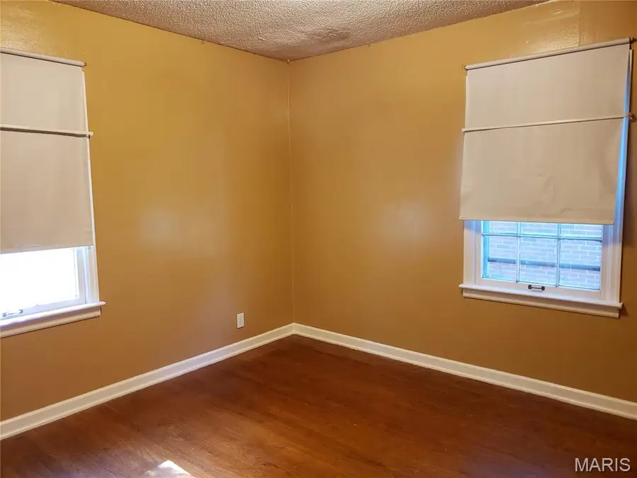 6717 Thurston Avenue, Saint Louis, MO 63134 - #2