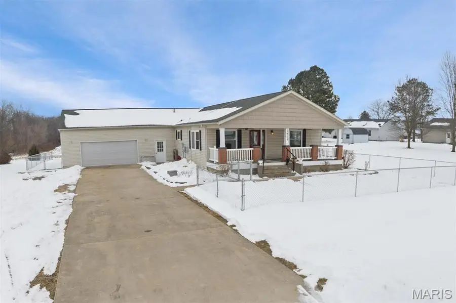 1908 Ridge Avenue, Greenville, IL 62246 - #2