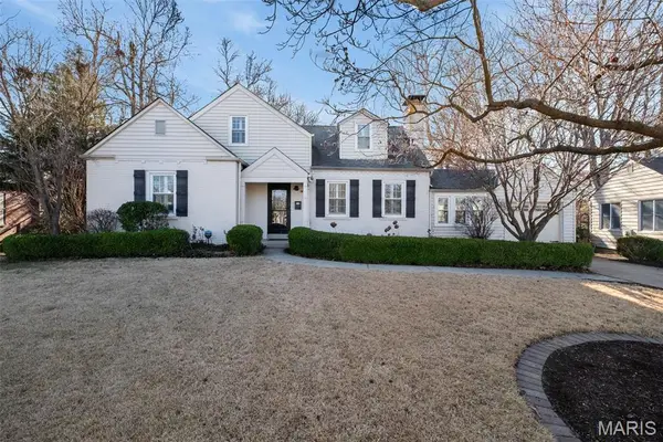 18 Southridge Drive, St Louis, MO 63122